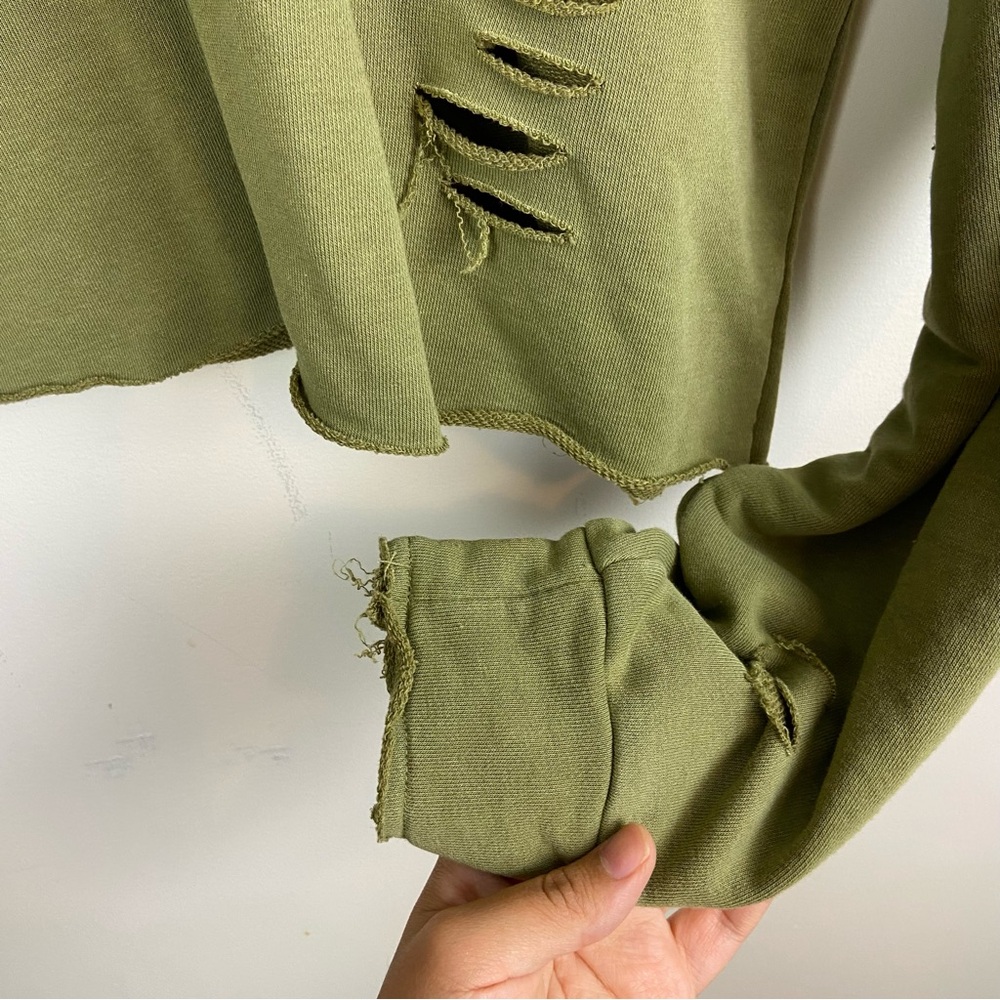 Forever 21 Green Distressed Raw Hem Cropped Sweatshirt‎ Pullover Grunge Sz Large - Picture 7 of 8